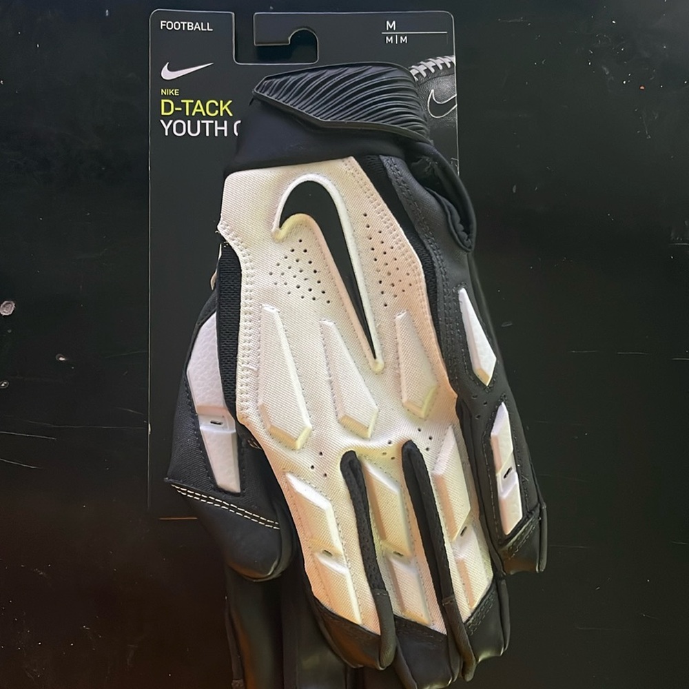 Nike Youth Def Tackle 6.0 Football Glove Medium